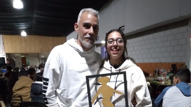 Malena Lisette Lázaro junto a su profesor Patricio Brandana de Arroyito