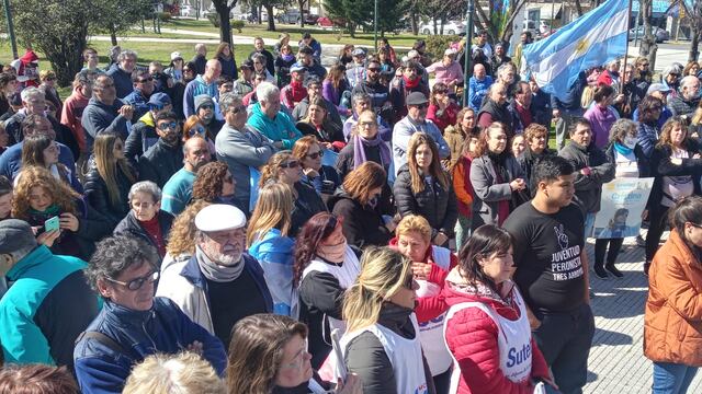 Tres Arroyos marcha en defensa de la democracia y en repudio al atentado contra Cristina Kirchner