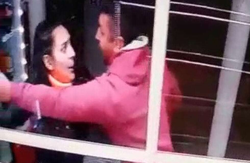 Video: asaltó a una mujer con un cuchillo y quedó registrado por las cámaras de seguridad