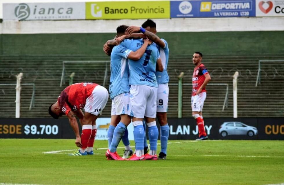 Copa Argentina: Estudiantes de Río IV goleó a Huracán Las Heras y pasó de fase