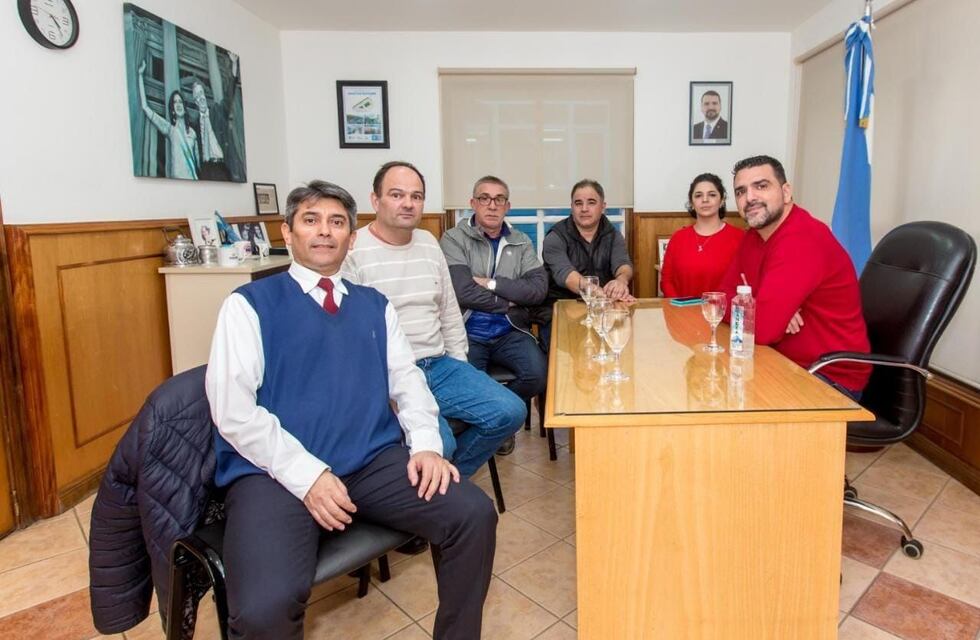 El intendente Vuoto se reunió con taxistas y remiseros