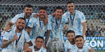 Los futbolistas de la Selección dejaron divertidos mensajes en Instagram.