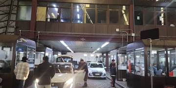Atención y revisión de autos en aduana.