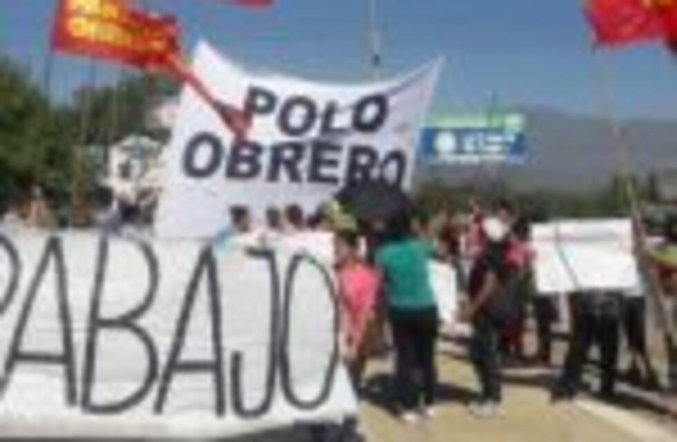 En el aeropuerto la izquierda realiza un piquete contra Macri