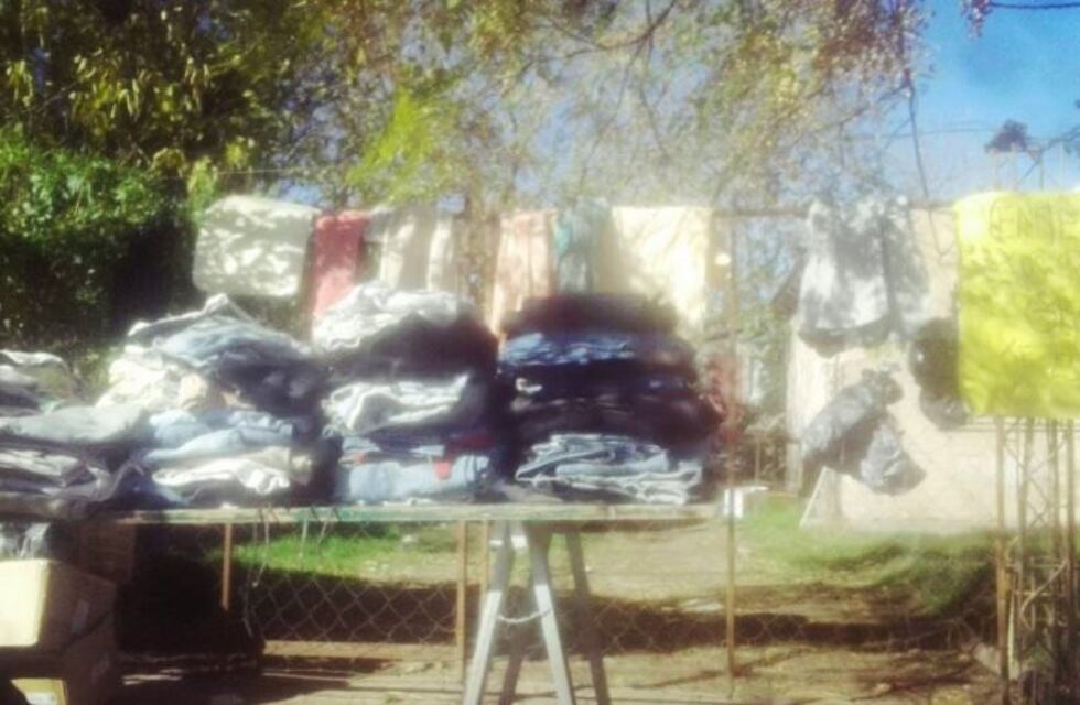 Replican la experiencia del perchero solidario en barrio Del Carmen
