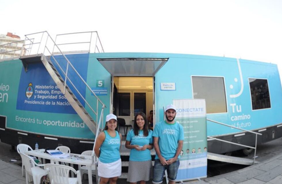 Llega el trailer de Empleo Joven para asesorar a quienes buscan trabajo