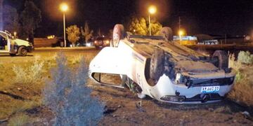 Choque y vuelco en el acceso a Trelew\u002E