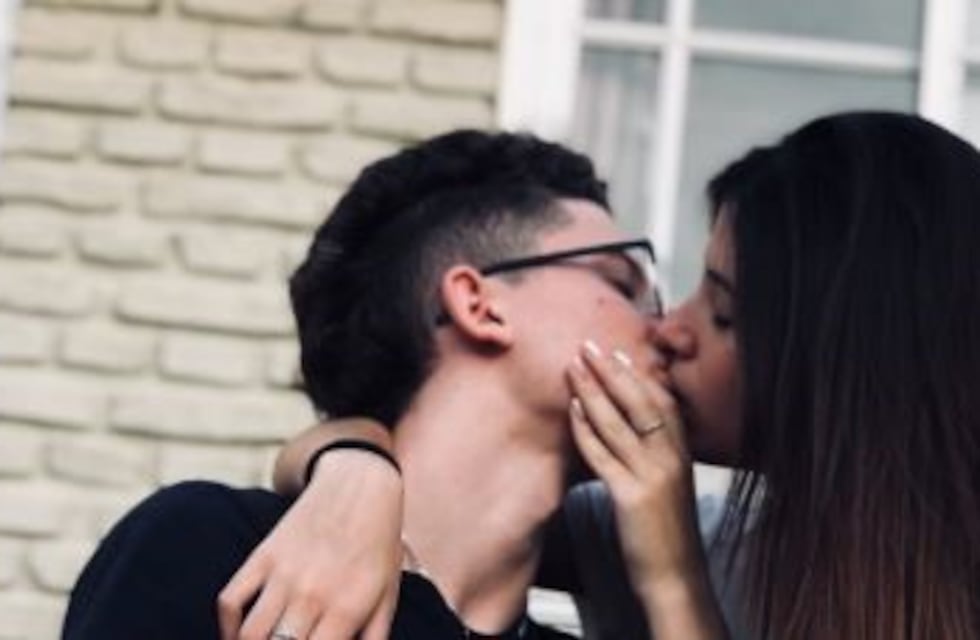 Una chica se le declaró a su novio y recibió ayuda de todas partes del mundo