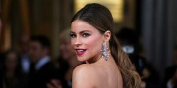La colombiana Sofu00eda Vergara figura entre la lista de presentadores de la 74 ediciu00f3n de los Globos de Oro. (Reuters)