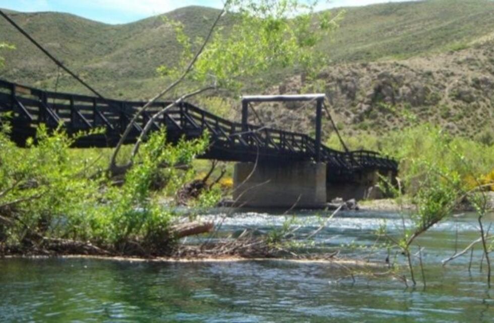 Un pescador se resbaló, lo arrastró la corriente y murió ahogado en el río Chimehuín