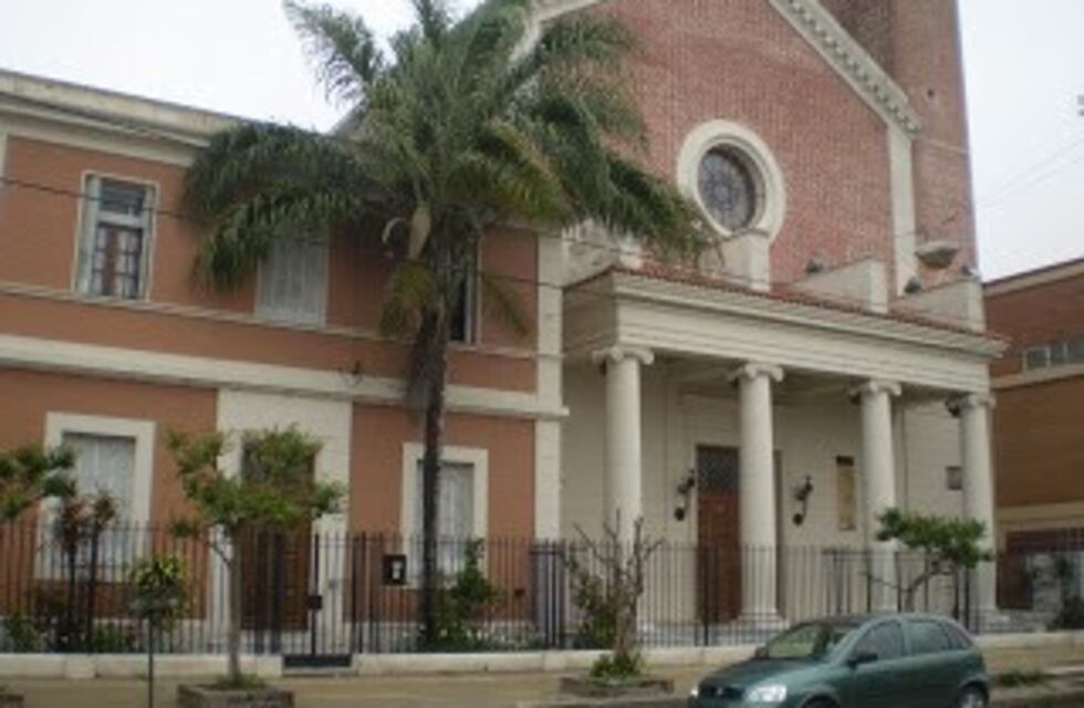 Sin forzar puertas ni ventanas, delincuentes se llevaron 20 mil pesos de una parroquia