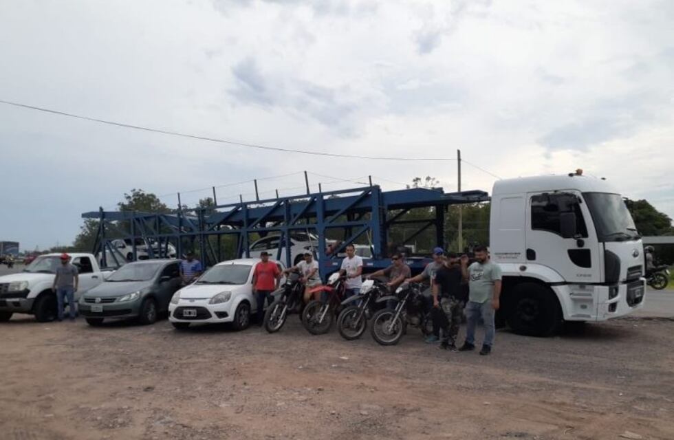 Transportaban vehículos con numeración alterada y fueron detenidos