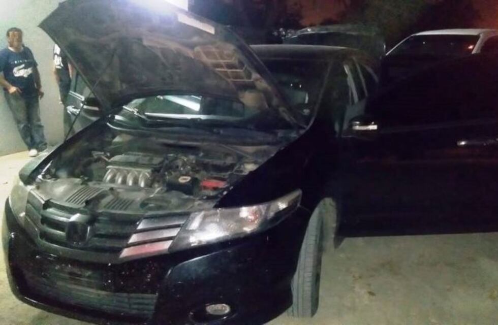 En un control de alcoholemia secuestran una auto robado en La Plata