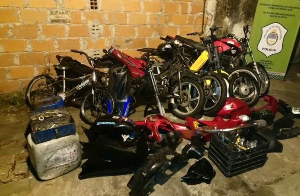 Allanaban por un incendio y se encontraron con un desarmadero