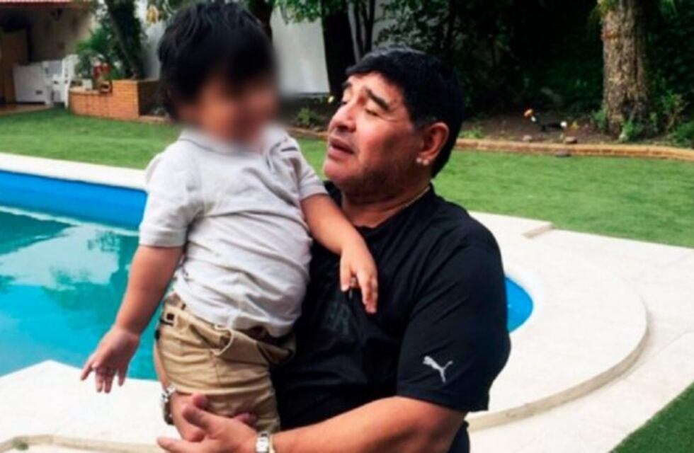 Diego Maradona mostró su costado más tierno al jugar con Dieguito Fernando