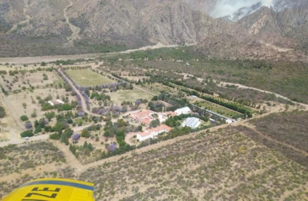 Continúan los trabajos para sofocar las llamas en Luján