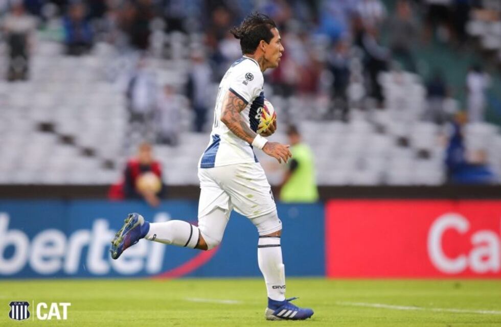 El gol de Dayro Moreno a los sanjuaninos, el mejor de la fase 1 de la Copa de la Superliga