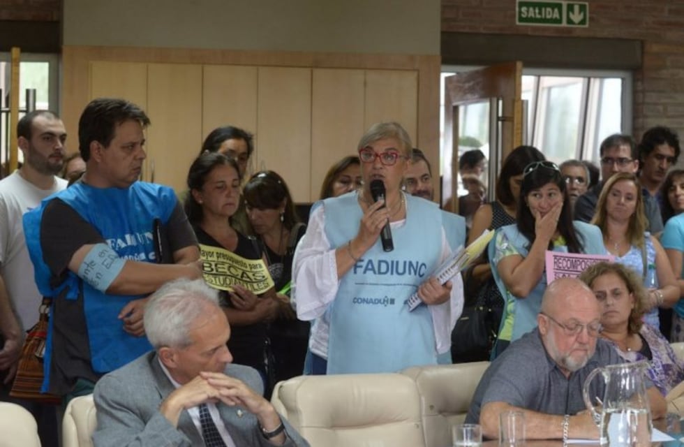 Los docentes universitarios vuelven a convocar un paro