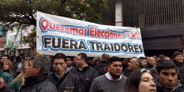 Choferes se manifestan en la UTA