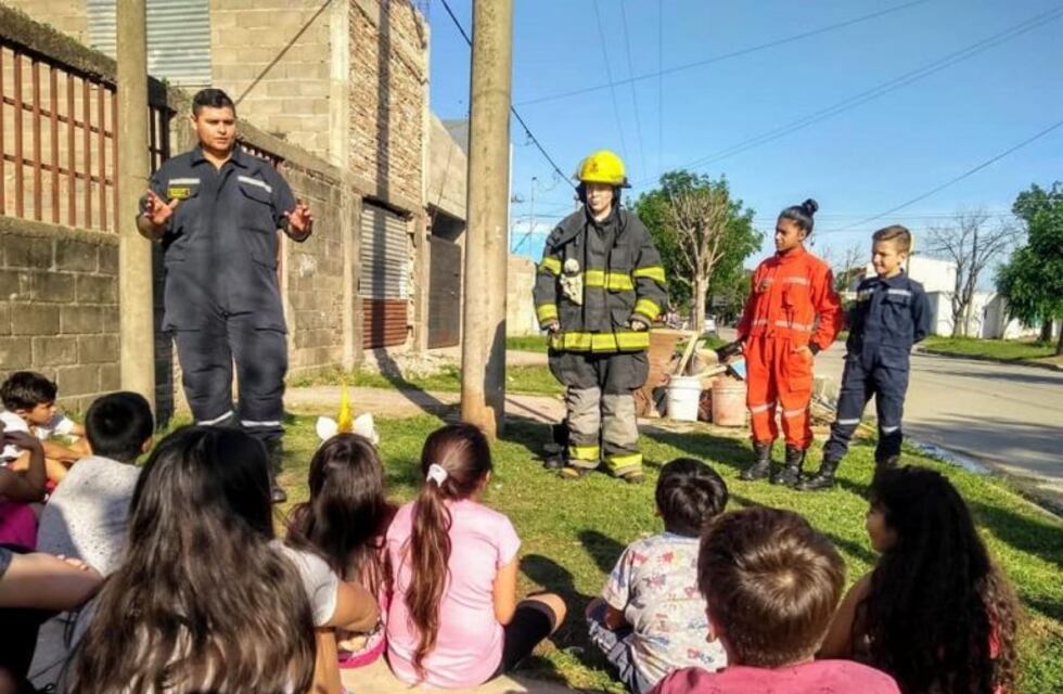 Bomberos  ayudan al merendero Sueños Compartidos