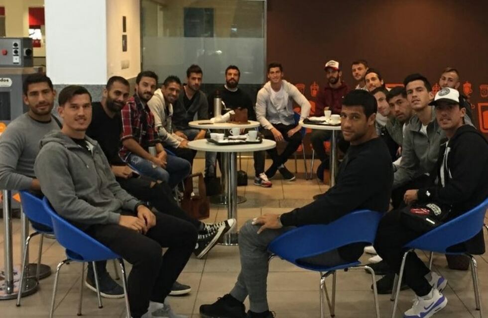 El plantel de Newell's viajó a Mar del Plata sin la vestimenta oficial por el paro del personal del club