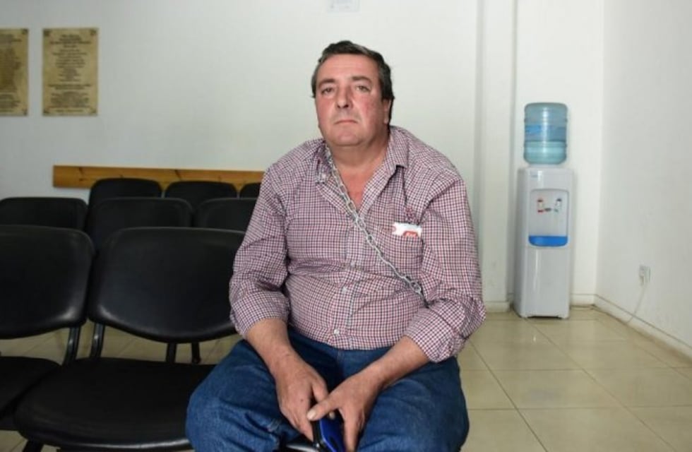 Desesperante: tiene cáncer y se encadenó para que le autoricen una operación