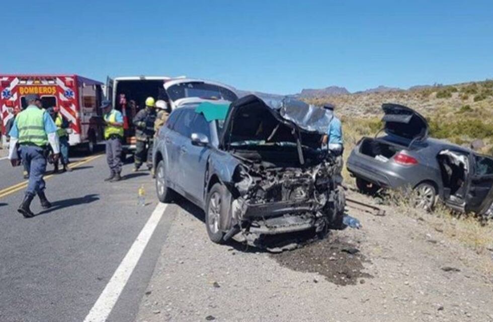 Cinco heridos en choque frontal en la ruta 237