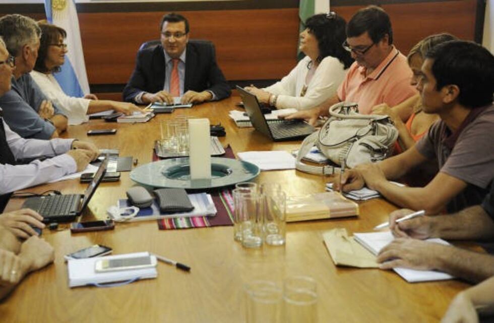 El Gobierno de Río Negro se reúne con los estatales por el bono de fin de año