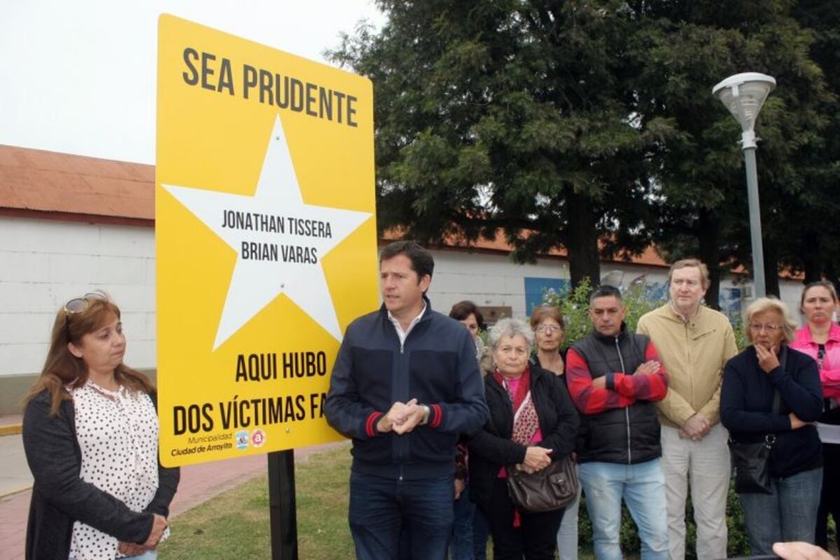 Acto colocación señal concietizacion accidente Arroyito