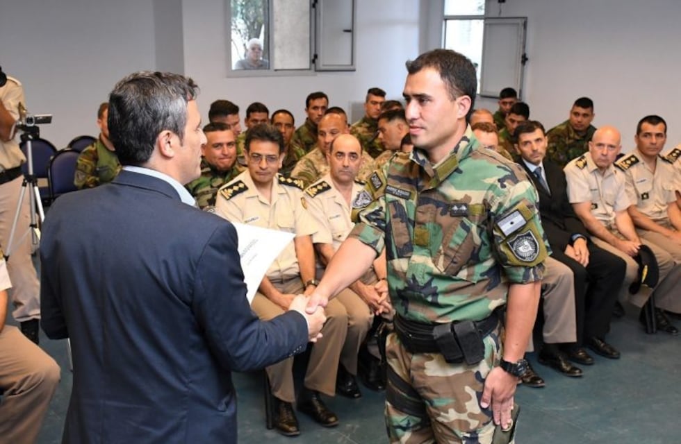 Entregan reconocimientos a integrantes del Grupo Especial de la Policía que fueron baleados
