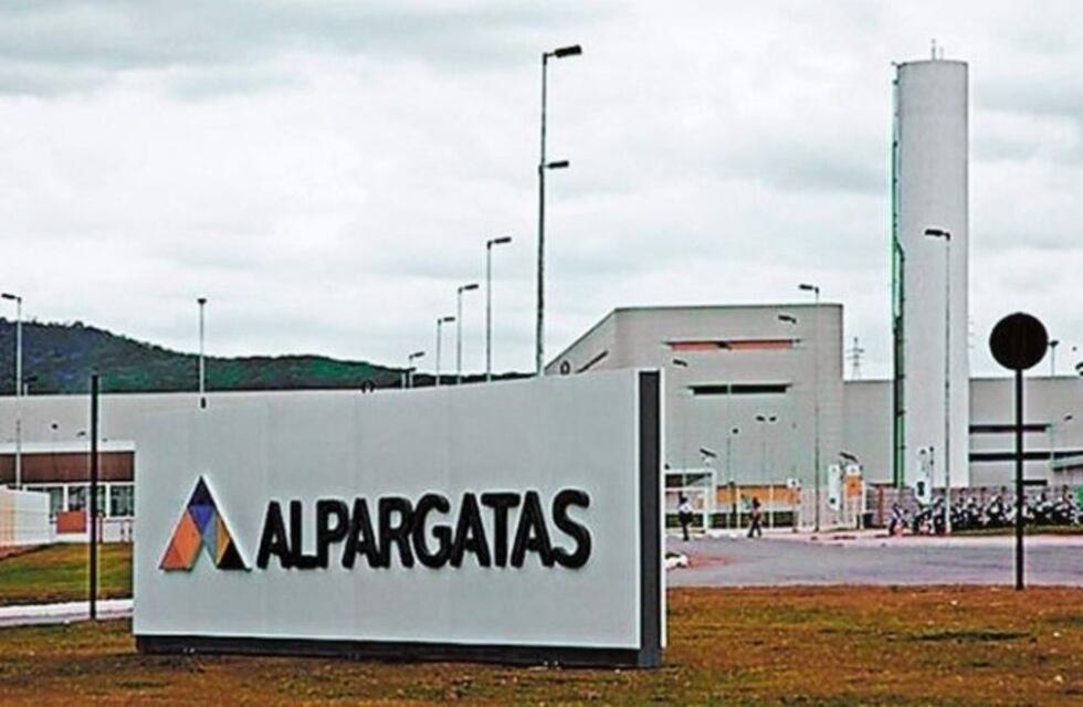 Ex empleados de Alpargatas disconformes con la propuesta del gobierno