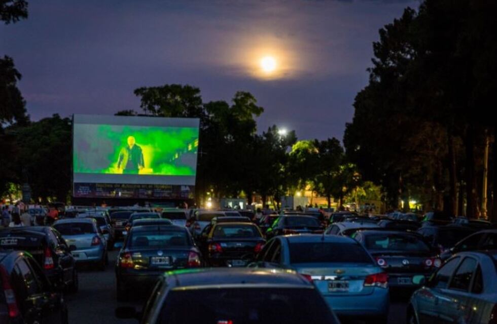 Vuelve el autocine del Rosedal: qué películas se verán en febrero