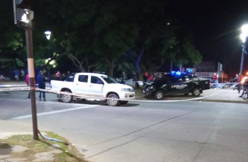 Un conductor se descompensó y murió a bordo de su pick up en Bulevar Oroño