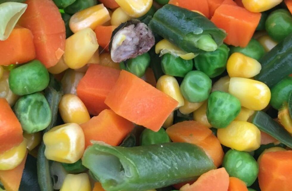 Abrió un paquete de verduras congeladas y se encontró con un pedazo de rata