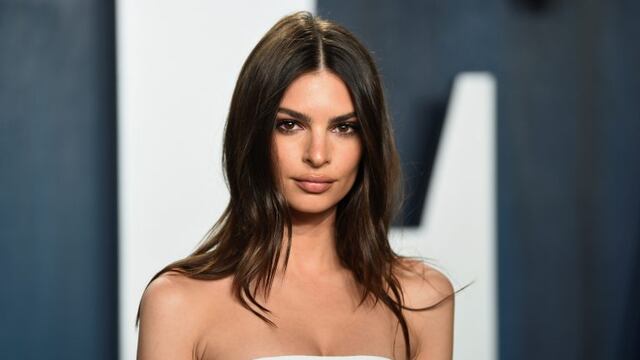 Emily Ratajkowski arrives at the Vanity Fair Oscar Party on Sunday, Feb\u002E 9, 2020, in Beverly Hills, Calif\u002E (Photo by Evan Agostini/Invision/AP)