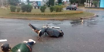 Alta Gracia: perdió el control de la motocicleta y cayó sobre la ruta