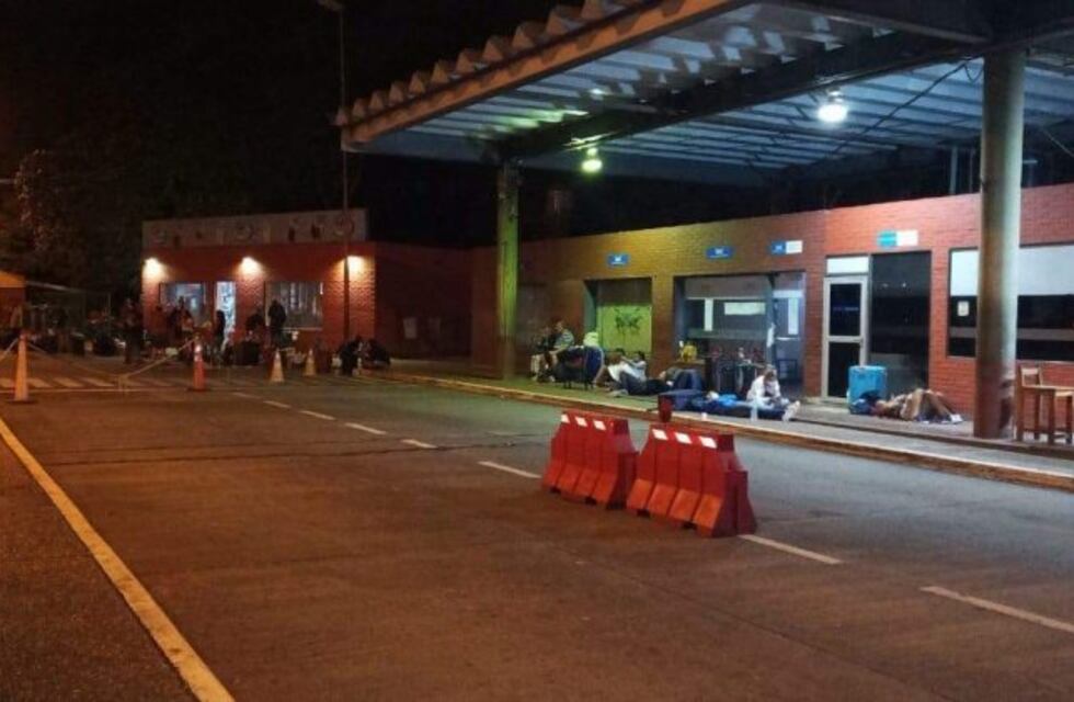 Turistas pasaron la noche en la Aduana de Iguazú y esperan volver a sus casas