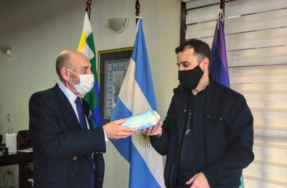 La UNTDF donó barbijos quirúrgicos a la municipalidad de Ushuaia