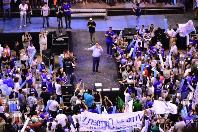 Jofré estuvo acompañado de candidatas y candidatos a concejales de la ciudad de los distintos sublemas