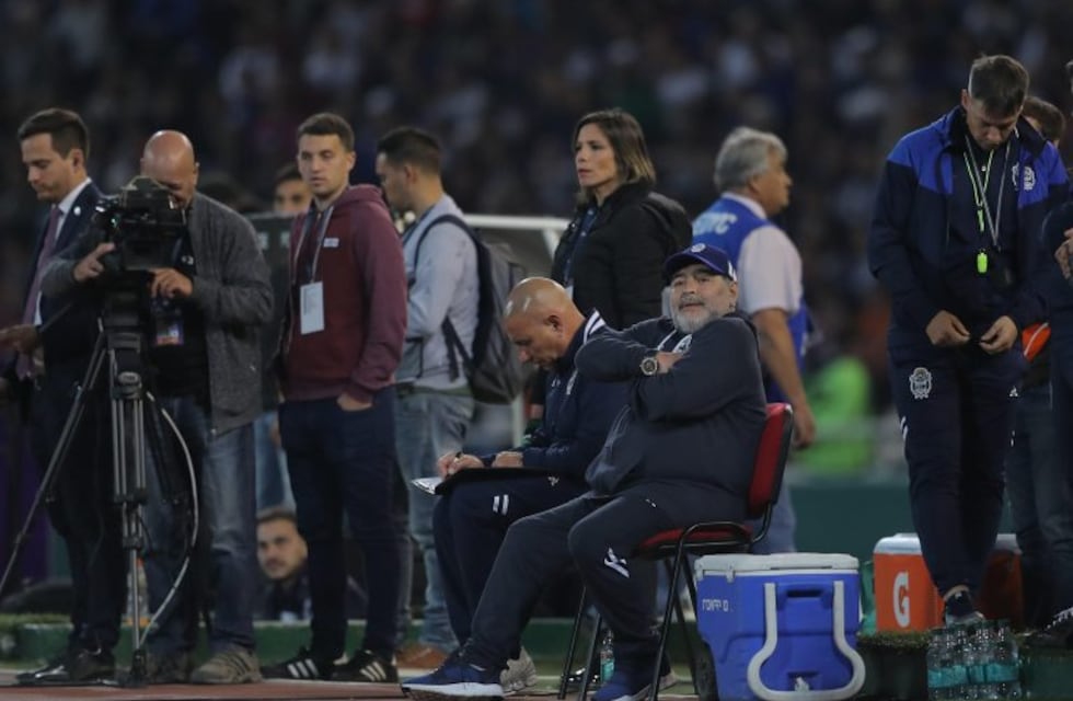 Ni los políticos se quisieron perder al Diego en el Kempes