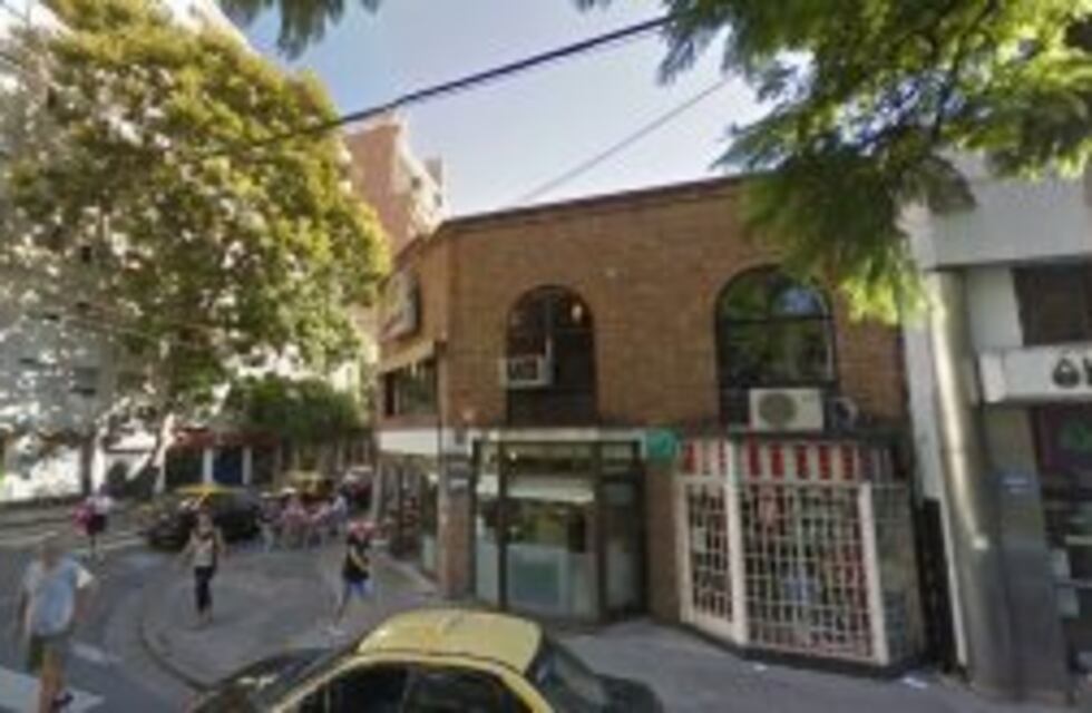 Se agarraron a trompadas en un bar céntrico y quedaron detenidos por romper los vidrios