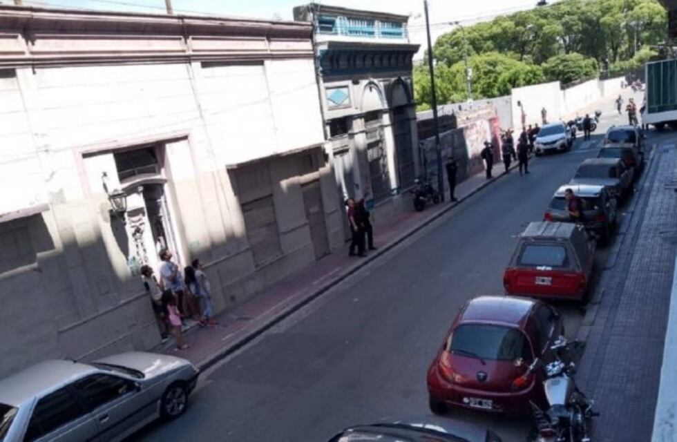 Toma de rehenes en San Telmo: los delincuentes se entregaron