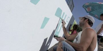 Mural en homenaje a la fiesta de disfraces de Paraná