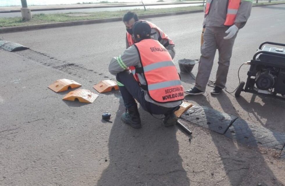 "Lomos de burro" y "tortugas" con plástico reciclable para reducir la velocidad urbana