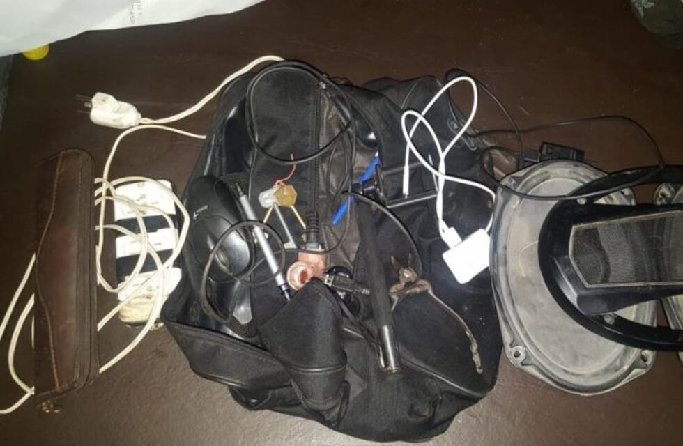 Recuperó dos parlantes y un bolso que le habían robado del auto