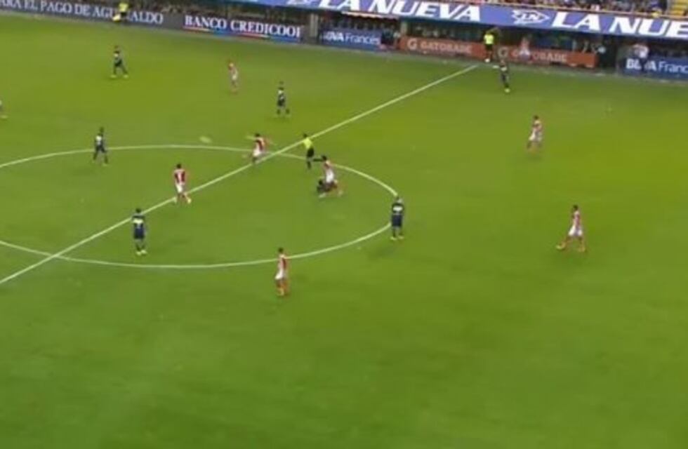 Era para cerrar el estadio: A Boca casi le hacen dos goles de mitad de cancha