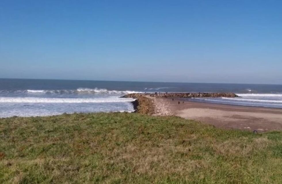 Un jubilado baleó a un hombre y falleció al tirarse al mar desde una escollera