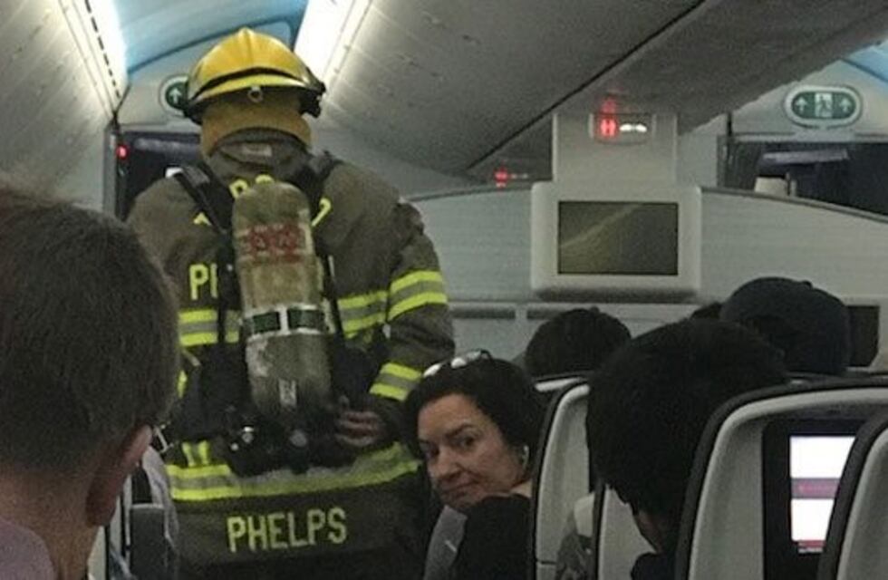 Un vuelo en Canadá se retrasó por el incendio del smartphone de un pasajero