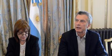 DYN49, BUENOS AIRES 27/09/16, EL PRESIDENTE MAURICIO MACRI RECIBIÓ HOY, EN CASA DE GOBIERNO, A LA MINISTRO DE SEGURIDAD, PATRICIA BULLRICH, EN UNA REUNIÓN DE SEGUIMIENTO DE GESTIÓN\u002EFOTO:DYN/PRESIDENCIA\u002E ciudad de buenos aires mauricio macri patricia bullrich presidente de la nacion ministra de seguridad reunion seguimiento gesion ministerio de seguridad