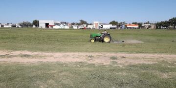 Tareas de desmalezado realizada hace pocos días\u002E (Prensa Municipalidad de Rafaela)